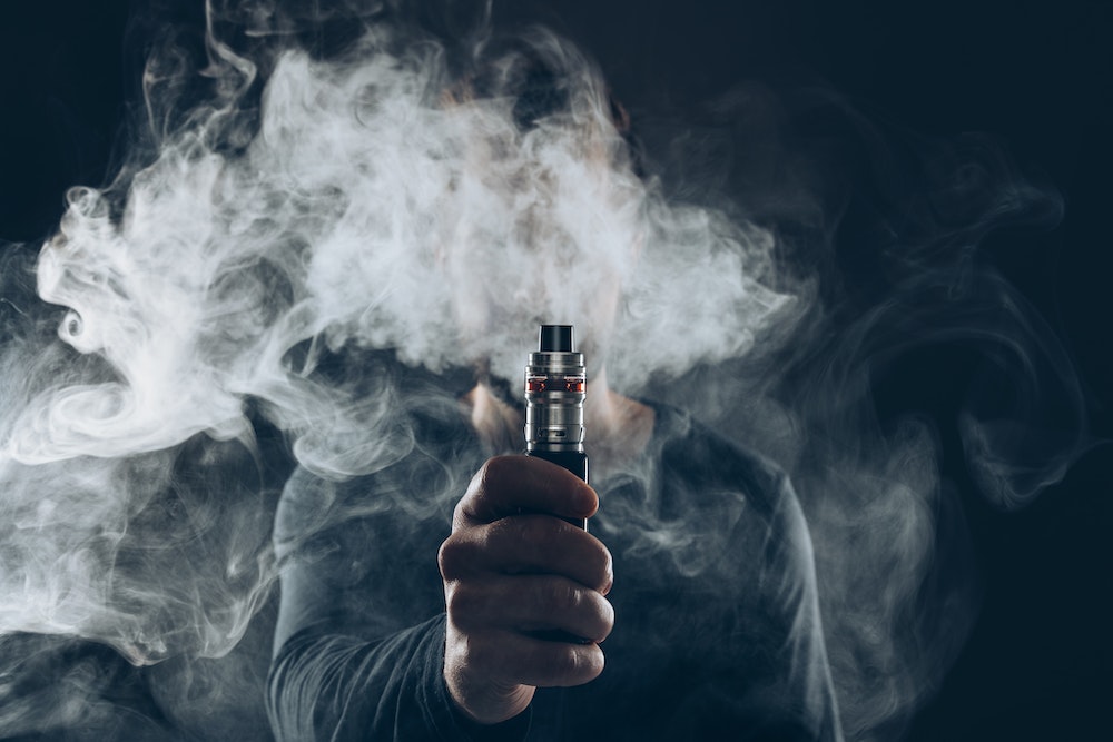 Ouvrir son magasin de cigarettes électroniques : un parcours semé d'opportunités et de défis